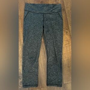 Under Armour Womens fitted leggings Sz medium